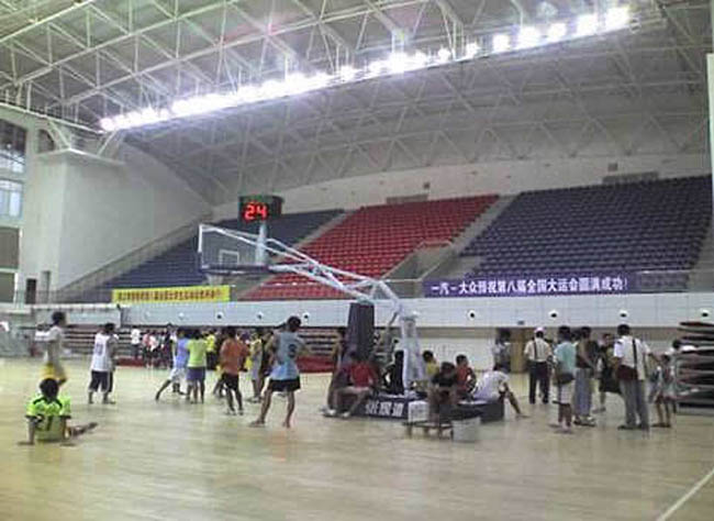 禹州室内篮球馆体育看台螺栓球网架